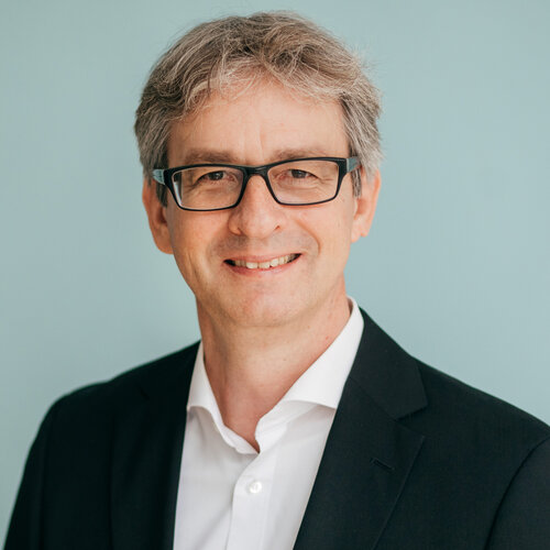 Dr. Ralf Schneider, Volljurist